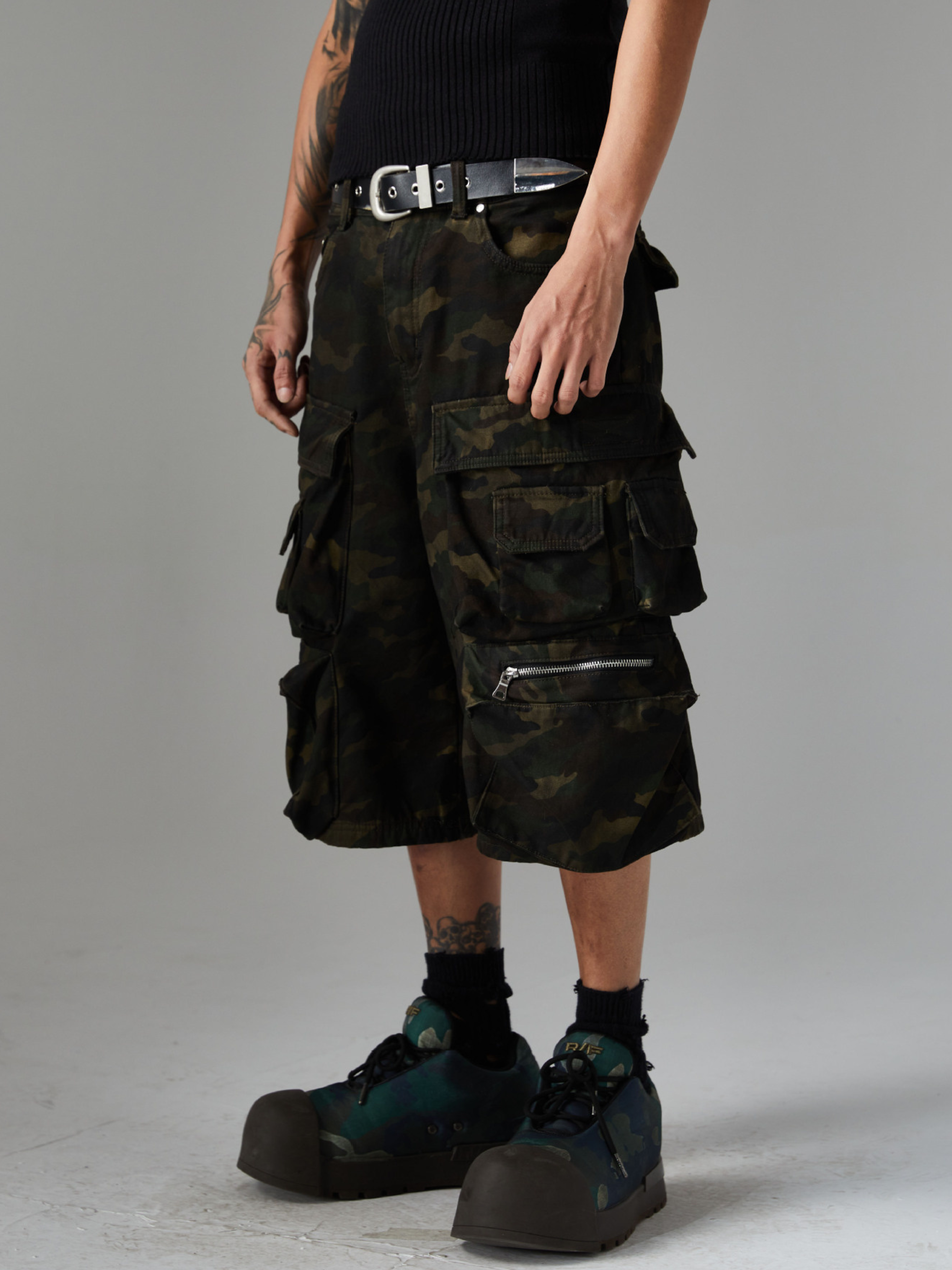 BaseVest - Men's Camouflage Wide-Leg Shorts